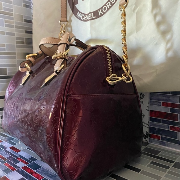 MICHAEL KORS METALLIC BURGUNDY LEATHER BARREL SATCHEL IN EXCELLENT CONDITION - Picture 2 of 6